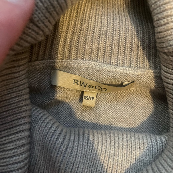 Women’s RW&CO turtleneck sweater - Picture 3 of 5